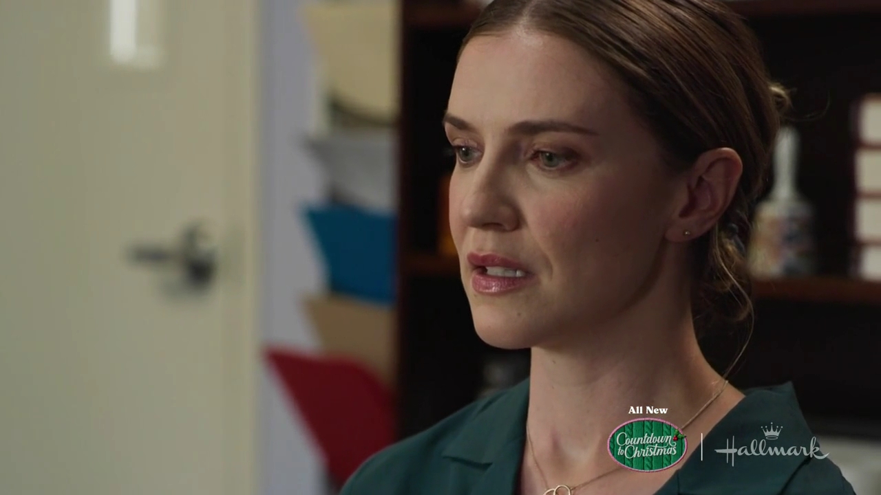 vampirediariesworld-dot-nl_ChristmasAtTheGoldenDragon0782.jpg
