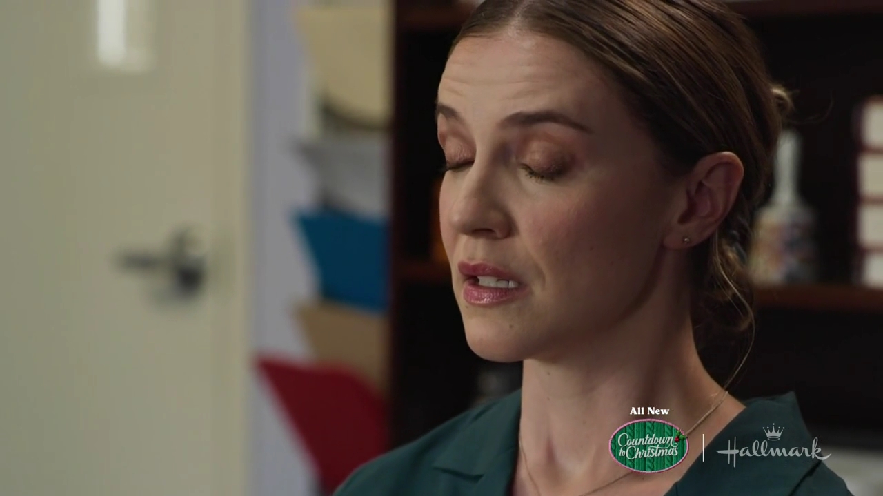 vampirediariesworld-dot-nl_ChristmasAtTheGoldenDragon0783.jpg