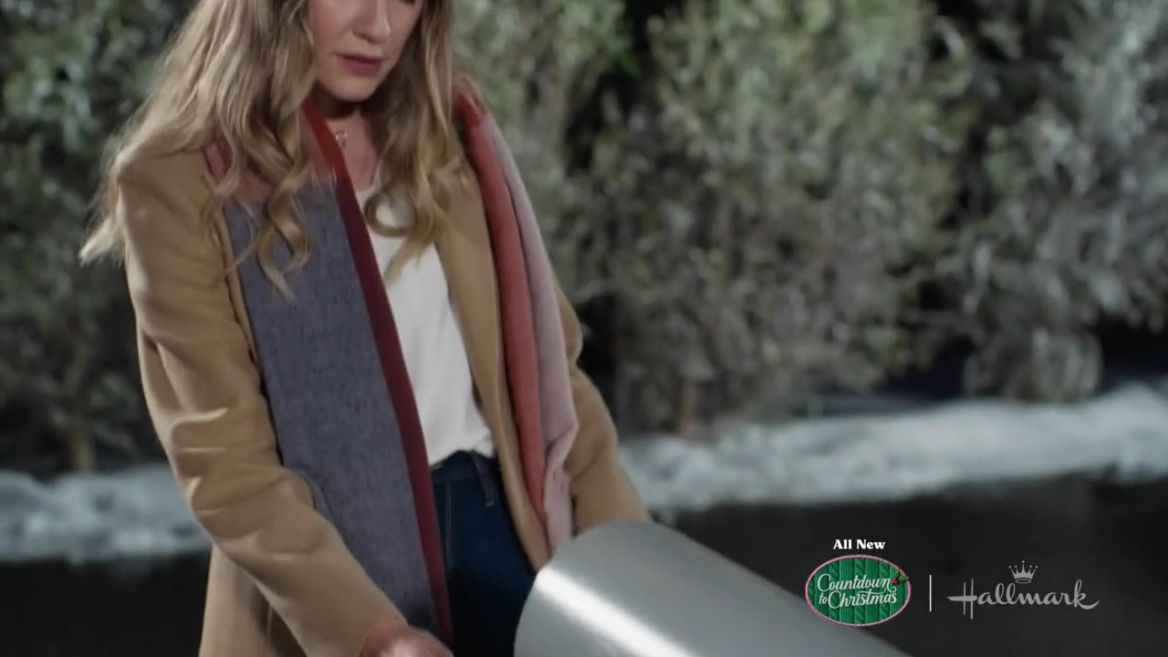 vampirediariesworld-dot-nl_ChristmasAtTheGoldenDragon0840.jpg