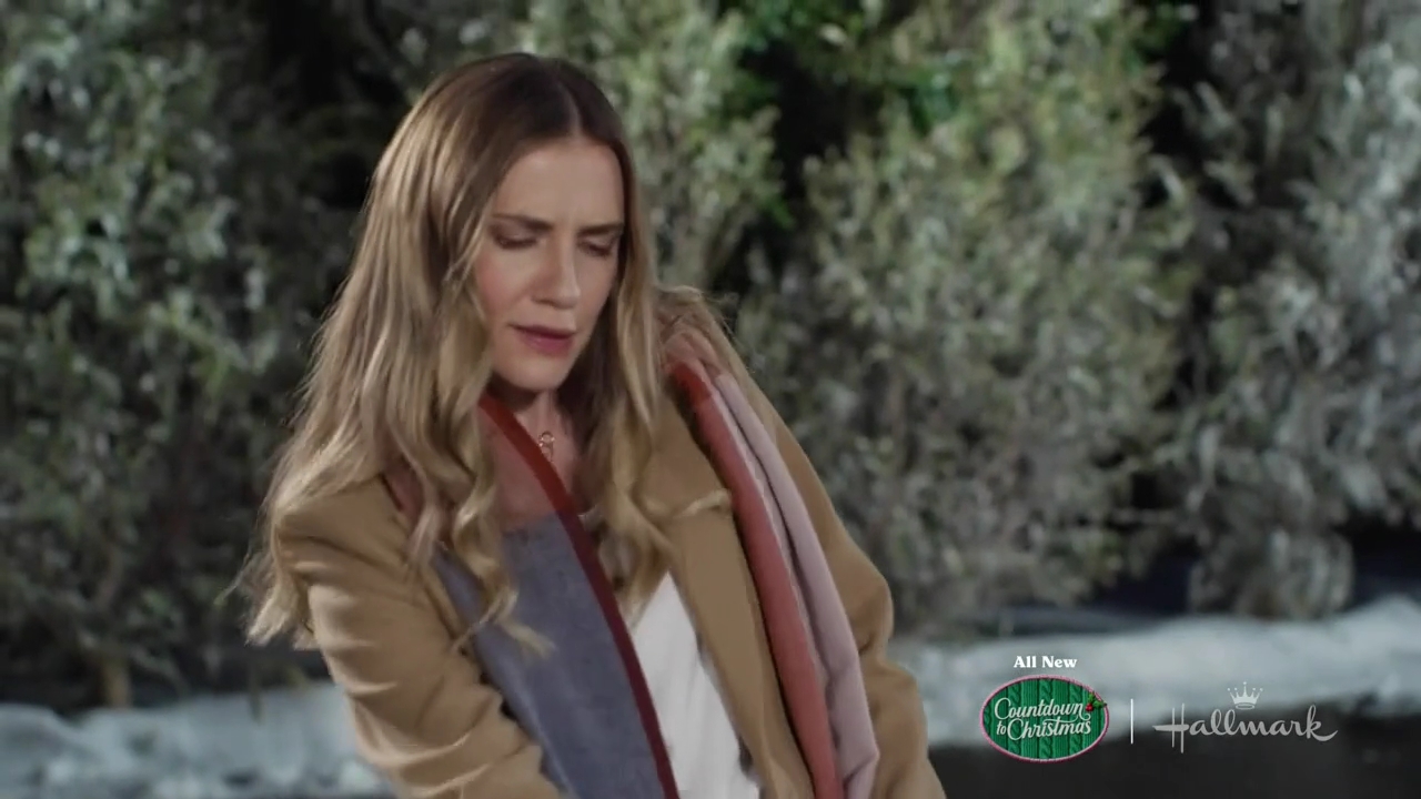 vampirediariesworld-dot-nl_ChristmasAtTheGoldenDragon0841.jpg