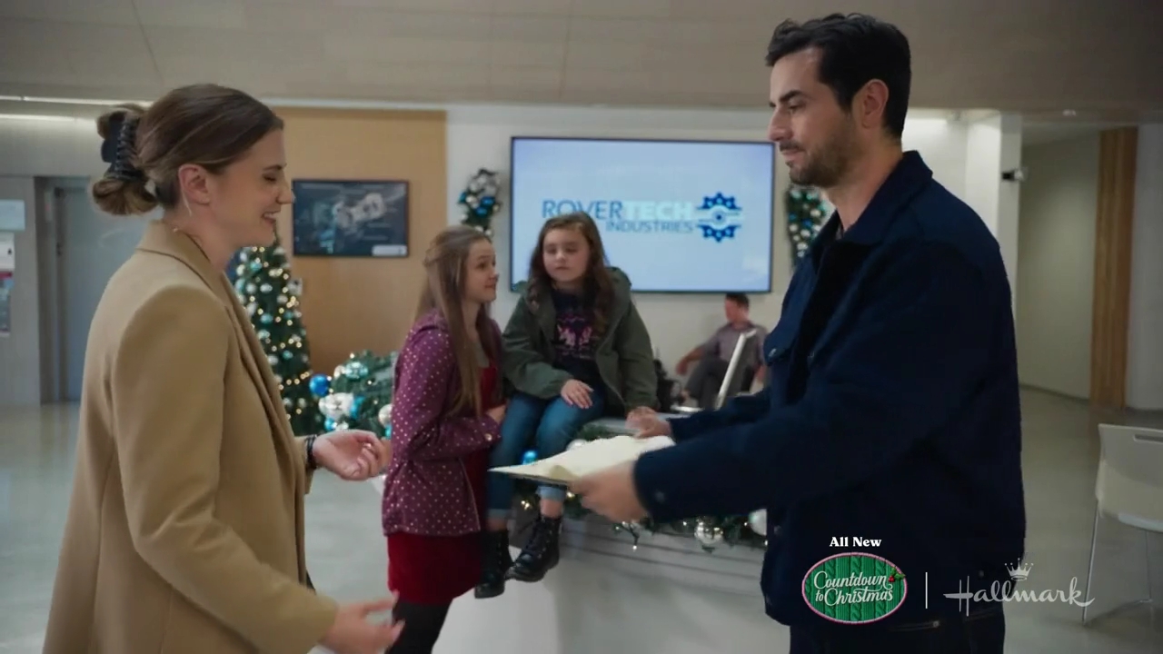 vampirediariesworld-dot-nl_ChristmasAtTheGoldenDragon1361.jpg