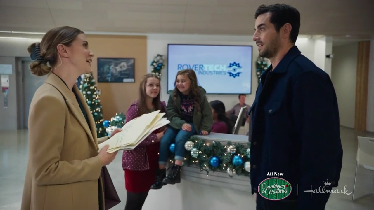 vampirediariesworld-dot-nl_ChristmasAtTheGoldenDragon1363.jpg