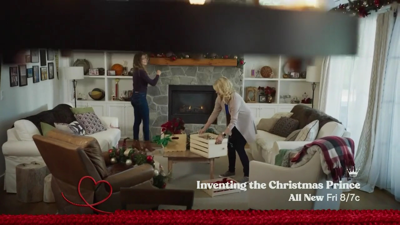 vampirediariesworld-dot-nl_ChristmasAtTheGoldenDragon1910.jpg