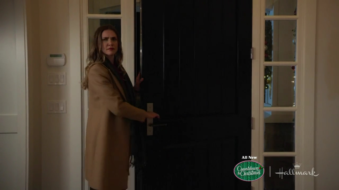 vampirediariesworld-dot-nl_ChristmasAtTheGoldenDragon2816.jpg