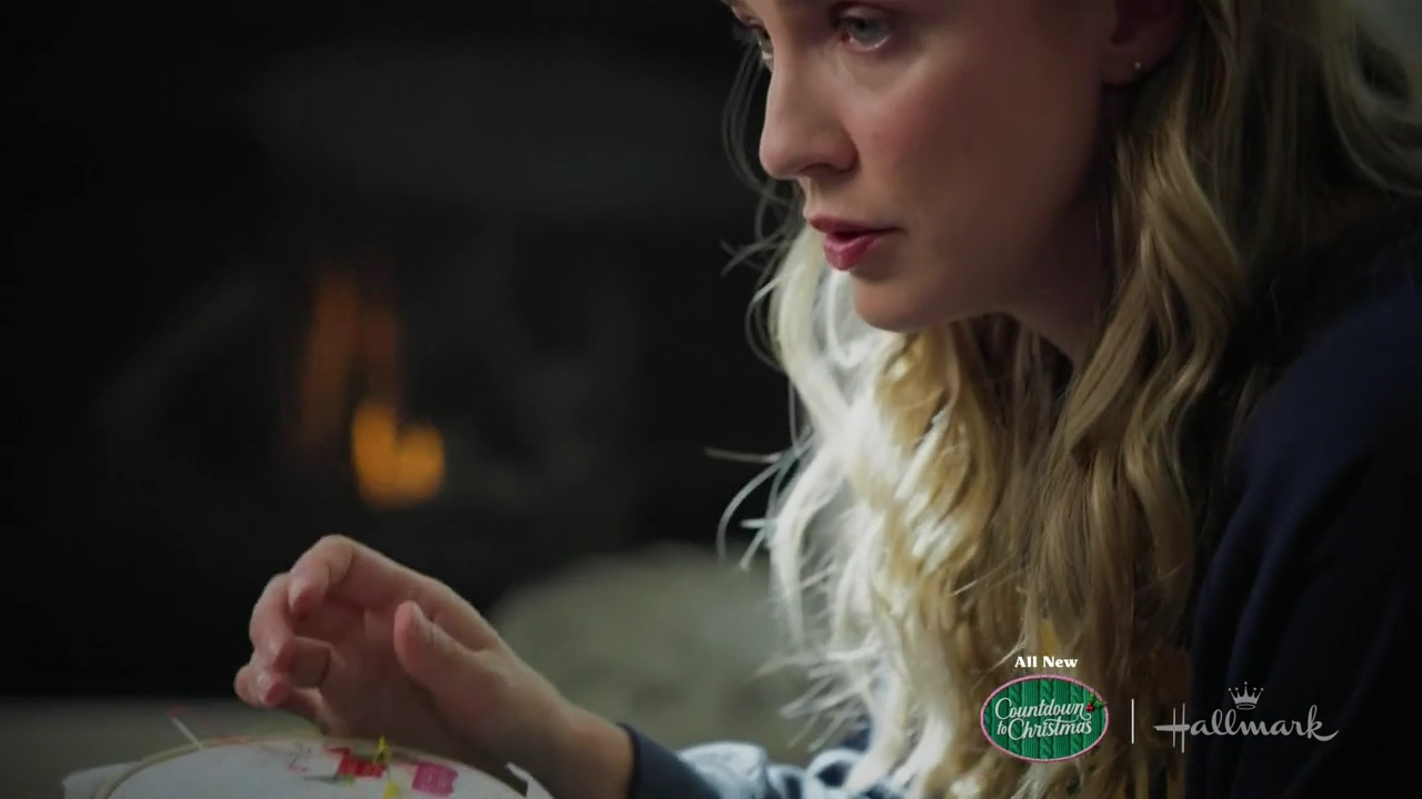 vampirediariesworld-dot-nl_ChristmasAtTheGoldenDragon3827.jpg