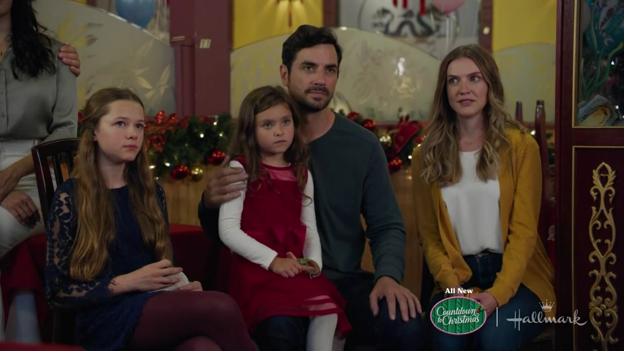 vampirediariesworld-dot-nl_ChristmasAtTheGoldenDragon4751.jpg