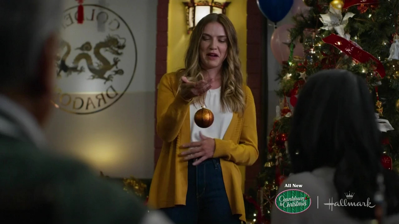 vampirediariesworld-dot-nl_ChristmasAtTheGoldenDragon4822.jpg