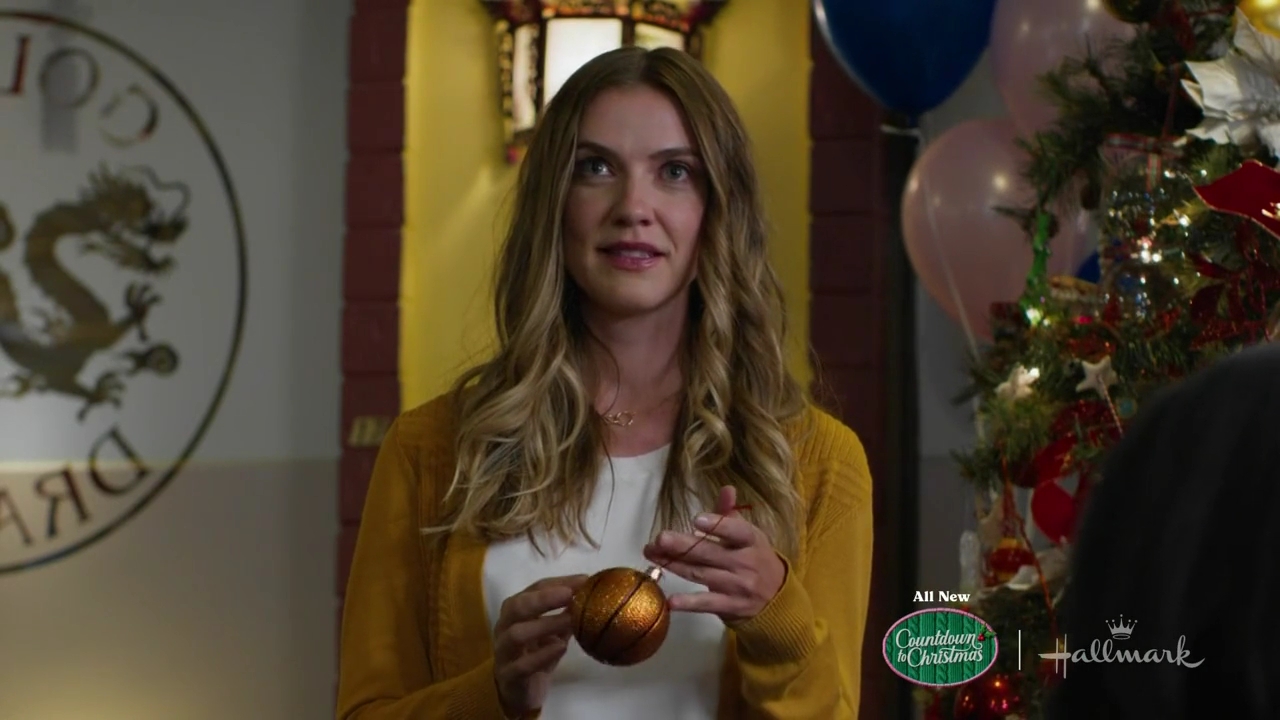 vampirediariesworld-dot-nl_ChristmasAtTheGoldenDragon4834.jpg