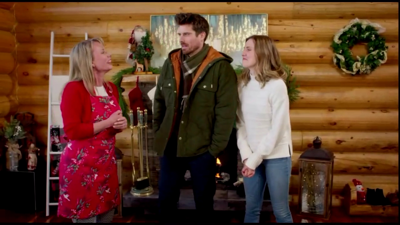 VampireDiariesWorld-CoupledUpForChristmas0814.jpg VampireDiariesWorld-CoupledUpForChristmas0814.jpg