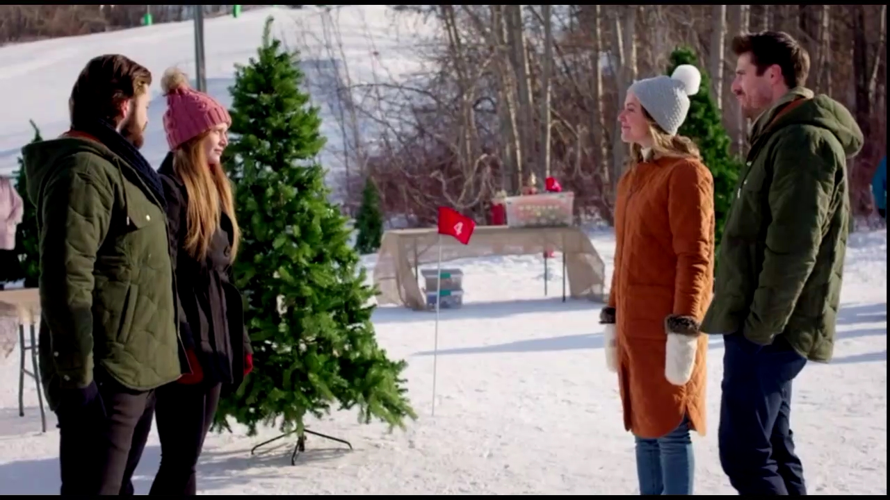 VampireDiariesWorld-CoupledUpForChristmas0960.jpg