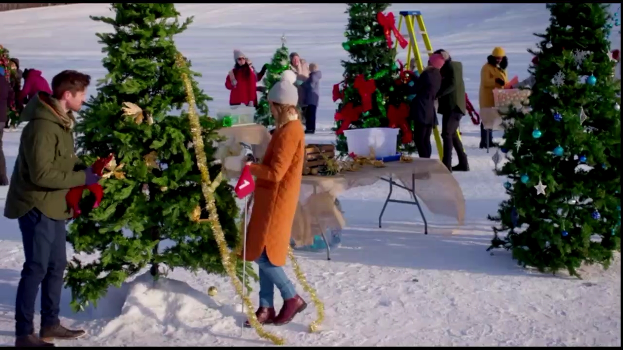 VampireDiariesWorld-CoupledUpForChristmas1189.jpg