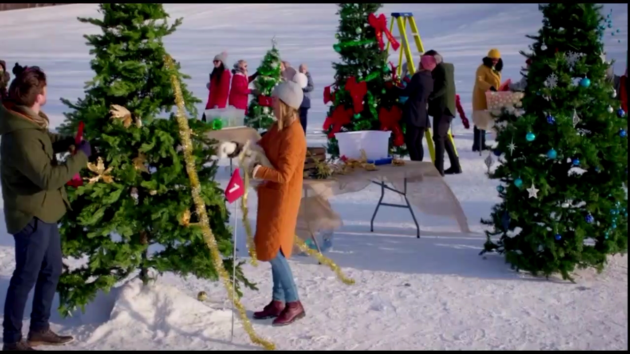 VampireDiariesWorld-CoupledUpForChristmas1190.jpg