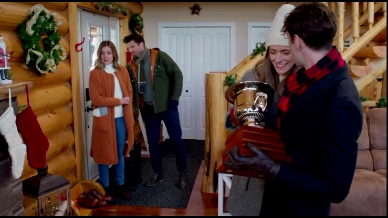 VampireDiariesWorld-CoupledUpForChristmas1247.jpg