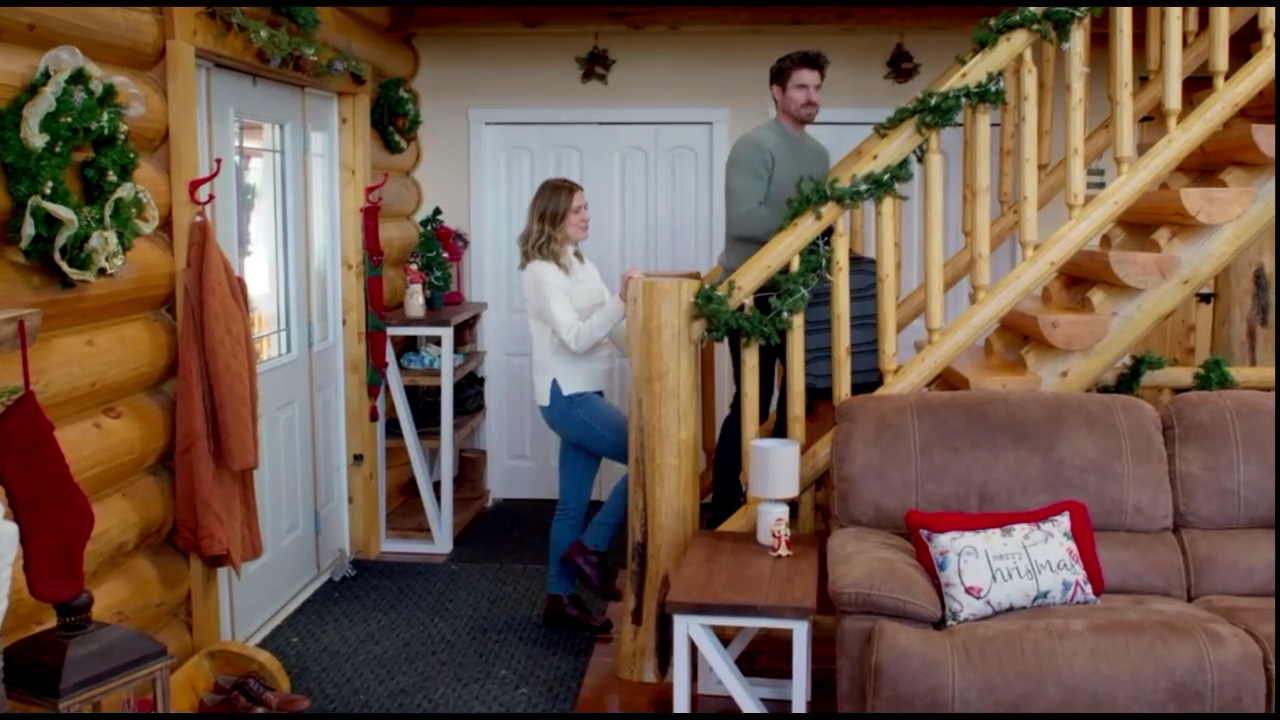 VampireDiariesWorld-CoupledUpForChristmas1263.jpg