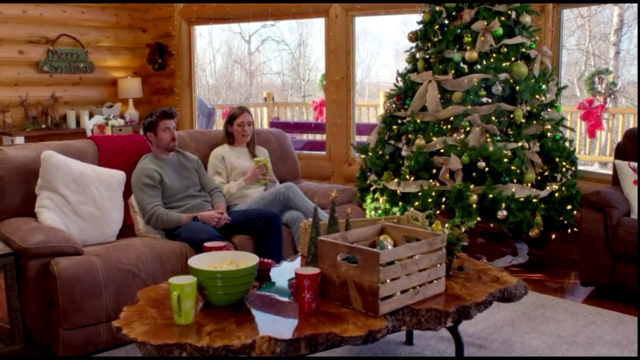VampireDiariesWorld-CoupledUpForChristmas1689.jpg