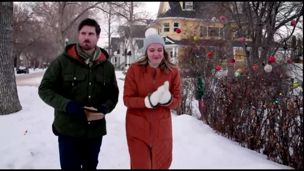 VampireDiariesWorld-CoupledUpForChristmas1827.jpg
