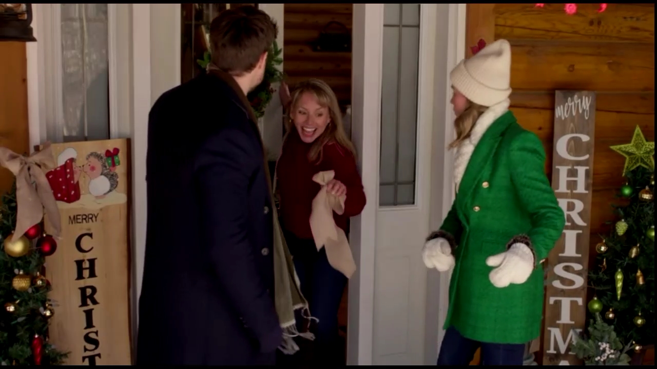 VampireDiariesWorld-CoupledUpForChristmas2836.jpg