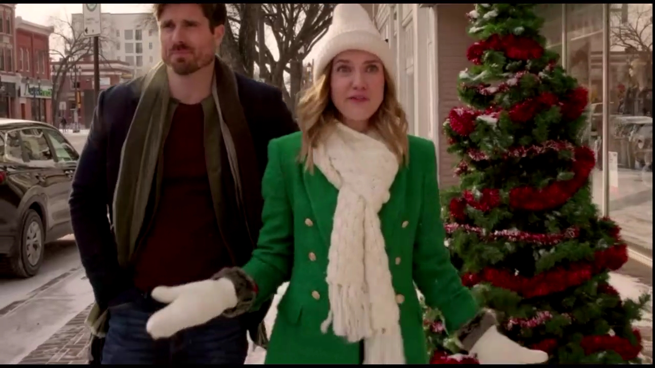 VampireDiariesWorld-CoupledUpForChristmas2940.jpg