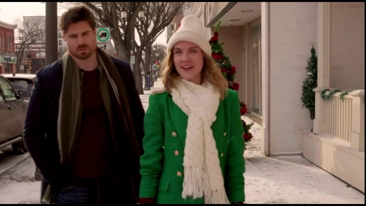 VampireDiariesWorld-CoupledUpForChristmas2945.jpg