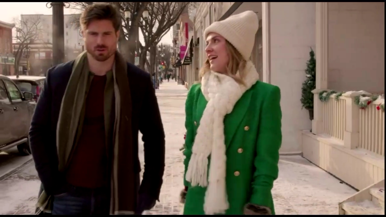 VampireDiariesWorld-CoupledUpForChristmas2946.jpg
