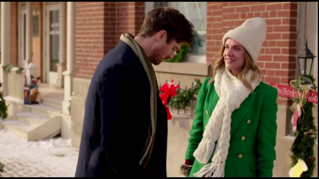 VampireDiariesWorld-CoupledUpForChristmas2967.jpg