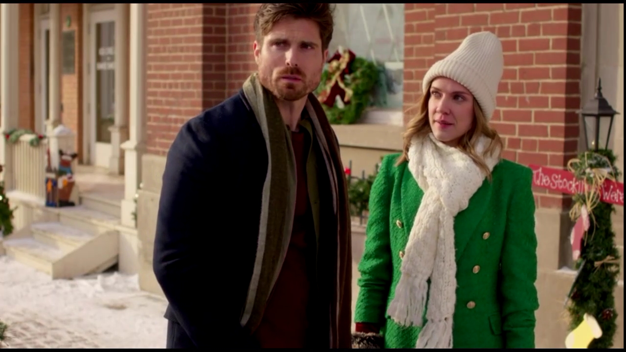 VampireDiariesWorld-CoupledUpForChristmas2975.jpg