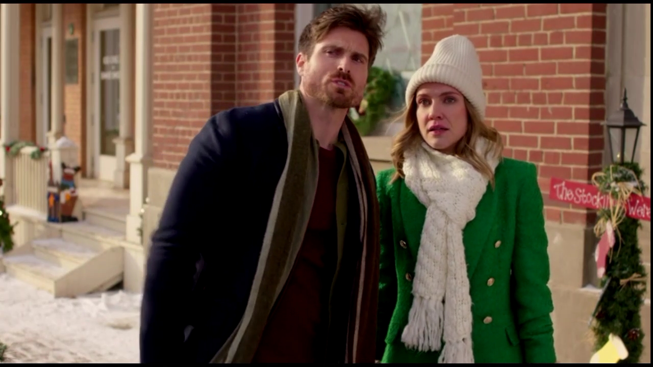 VampireDiariesWorld-CoupledUpForChristmas2979.jpg