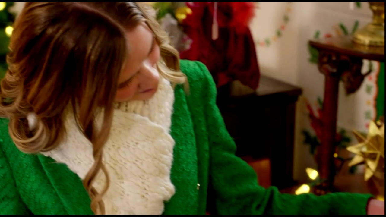 VampireDiariesWorld-CoupledUpForChristmas3019.jpg