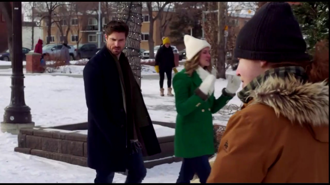 VampireDiariesWorld-CoupledUpForChristmas3155.jpg