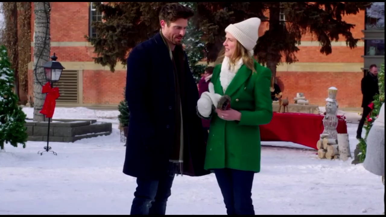 VampireDiariesWorld-CoupledUpForChristmas3395.jpg