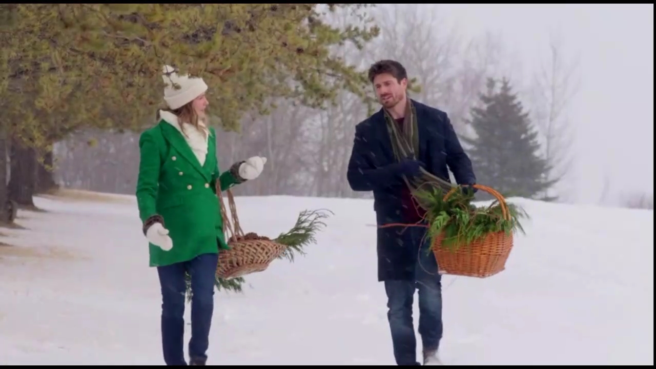 VampireDiariesWorld-CoupledUpForChristmas3535.jpg
