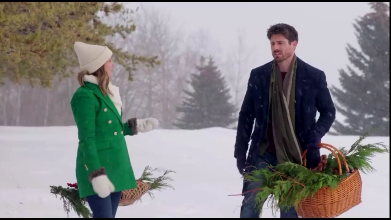 VampireDiariesWorld-CoupledUpForChristmas3545.jpg