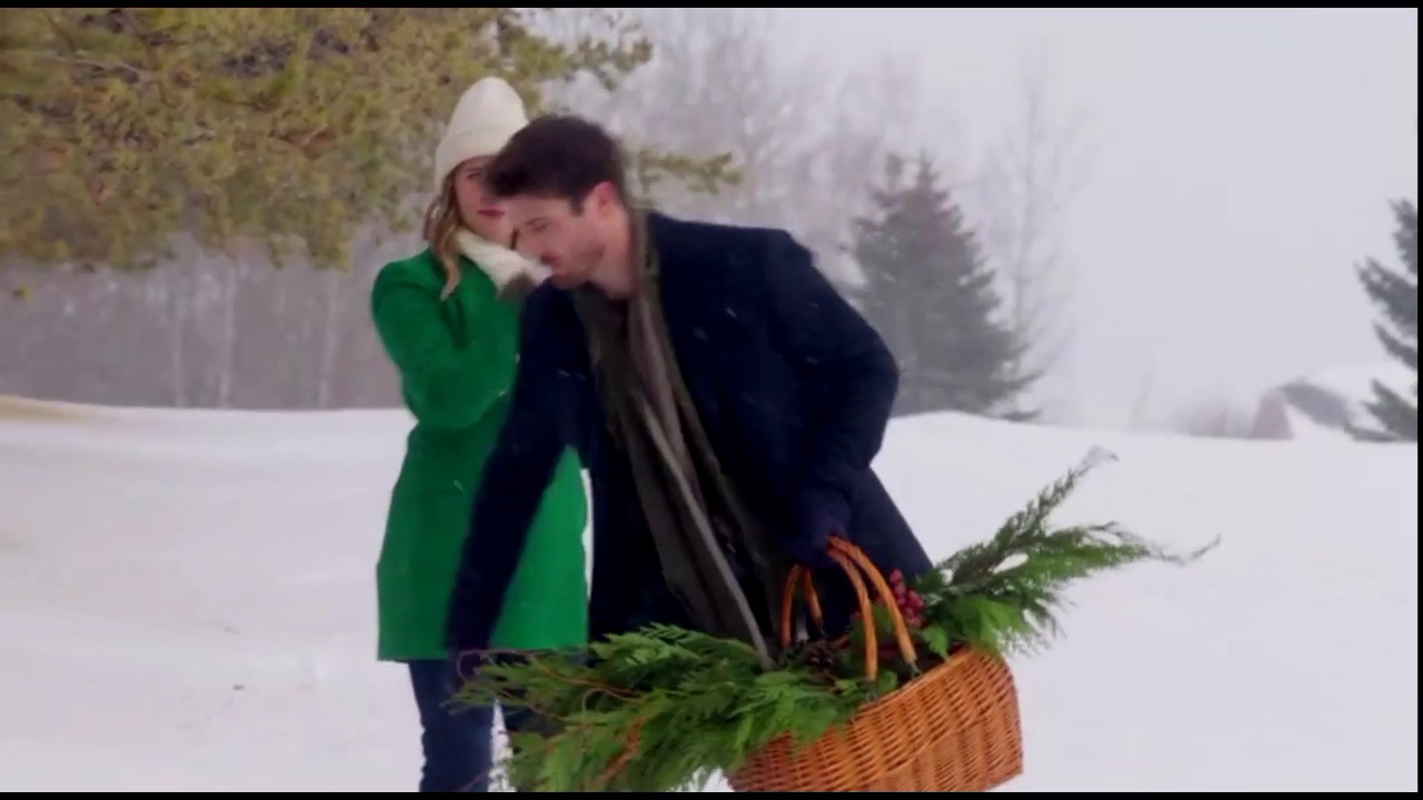 VampireDiariesWorld-CoupledUpForChristmas3549.jpg
