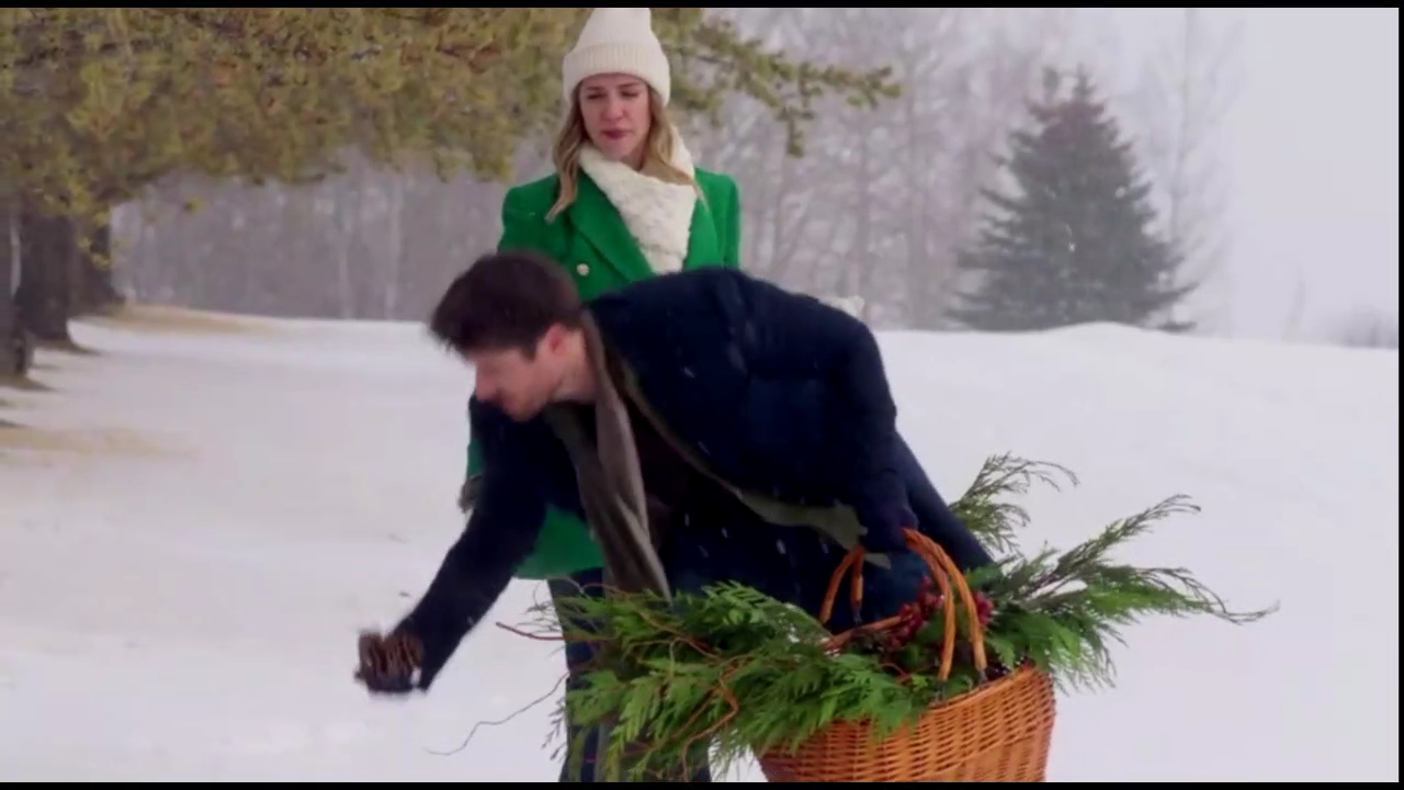 VampireDiariesWorld-CoupledUpForChristmas3550.jpg
