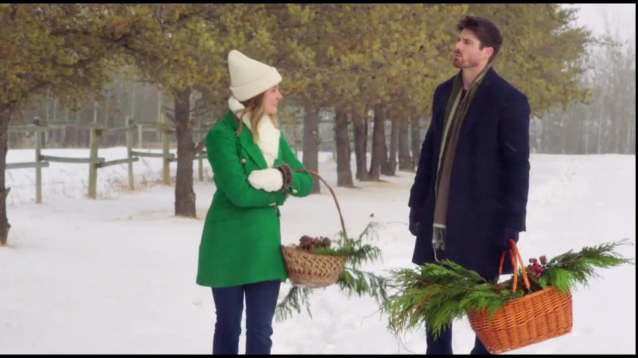 VampireDiariesWorld-CoupledUpForChristmas3624.jpg