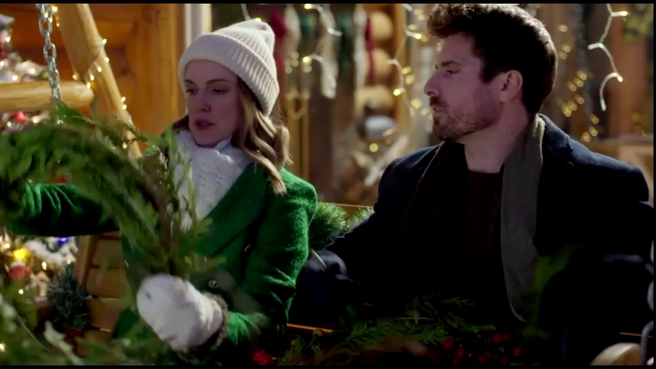 VampireDiariesWorld-CoupledUpForChristmas3641.jpg