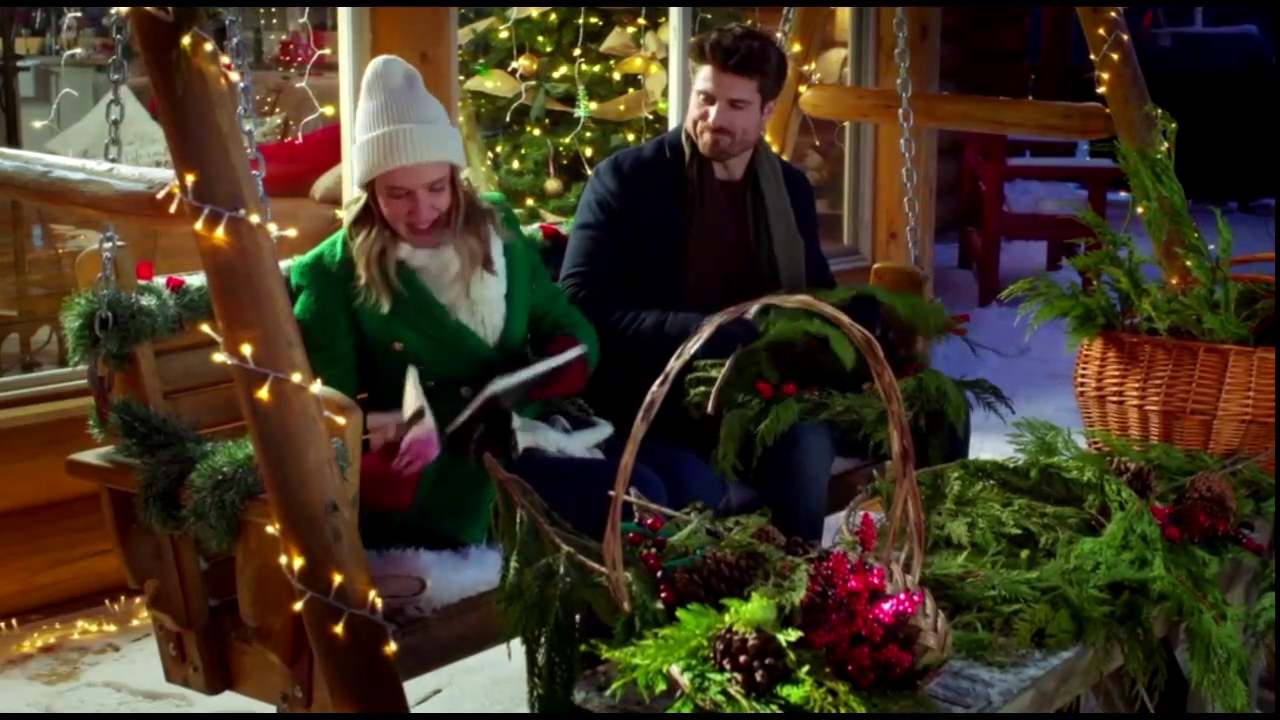 VampireDiariesWorld-CoupledUpForChristmas3673.jpg