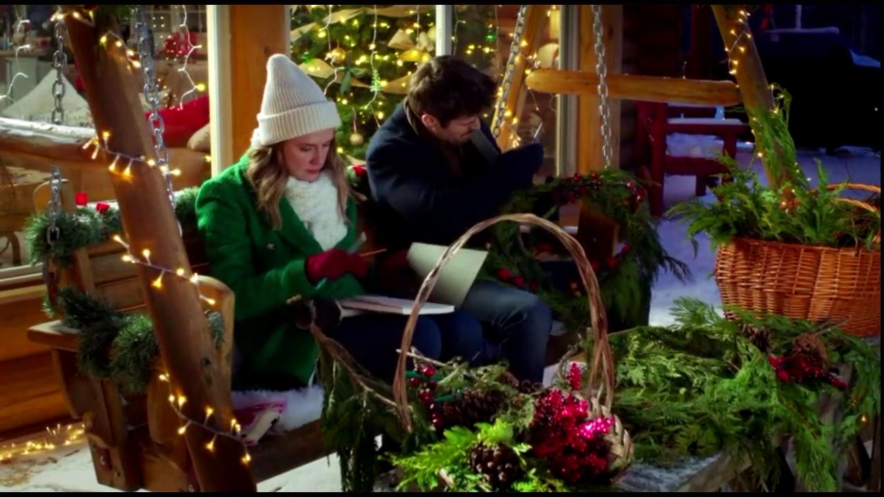 VampireDiariesWorld-CoupledUpForChristmas3679.jpg