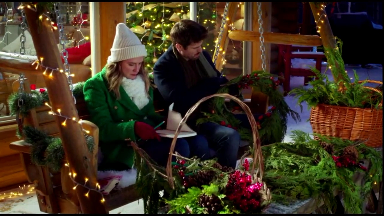 VampireDiariesWorld-CoupledUpForChristmas3680.jpg