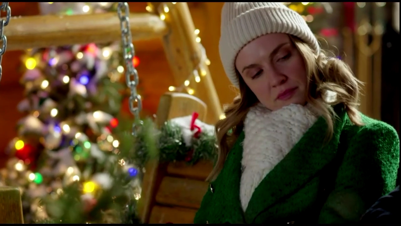 VampireDiariesWorld-CoupledUpForChristmas3690.jpg