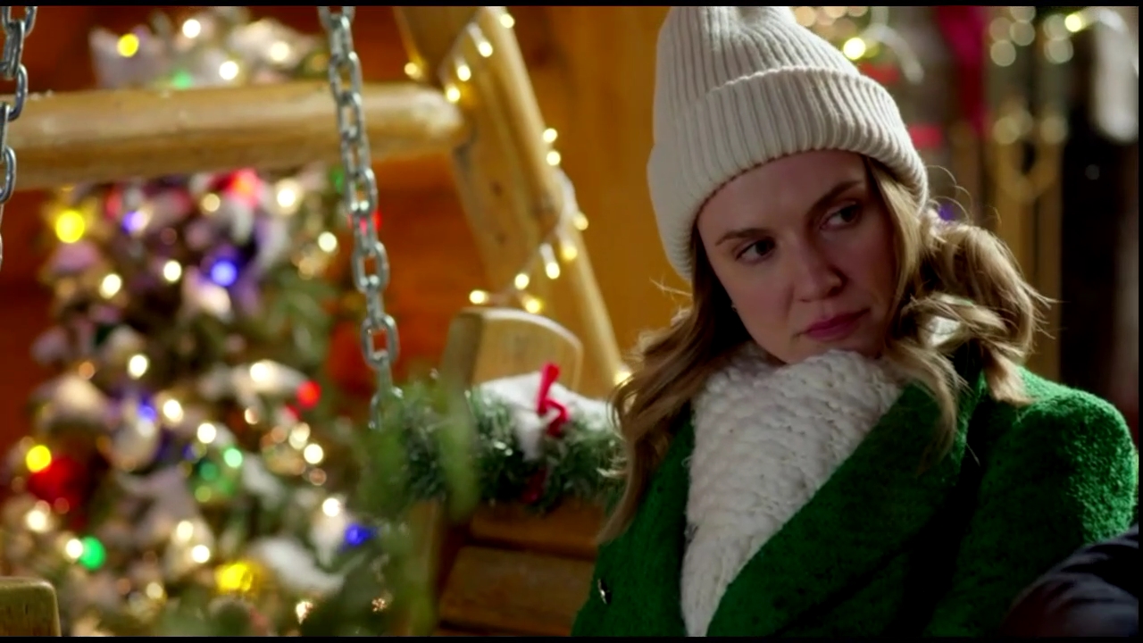 VampireDiariesWorld-CoupledUpForChristmas3691.jpg