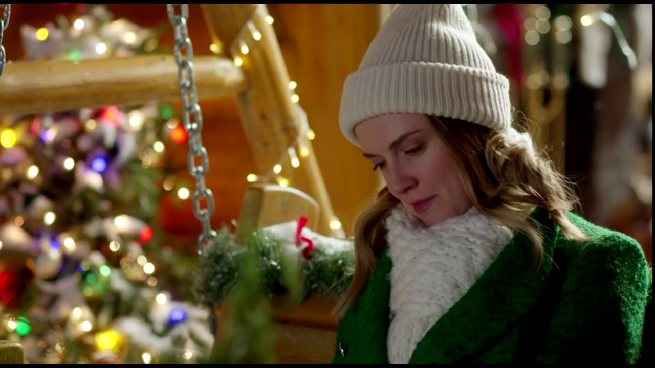 VampireDiariesWorld-CoupledUpForChristmas3694.jpg