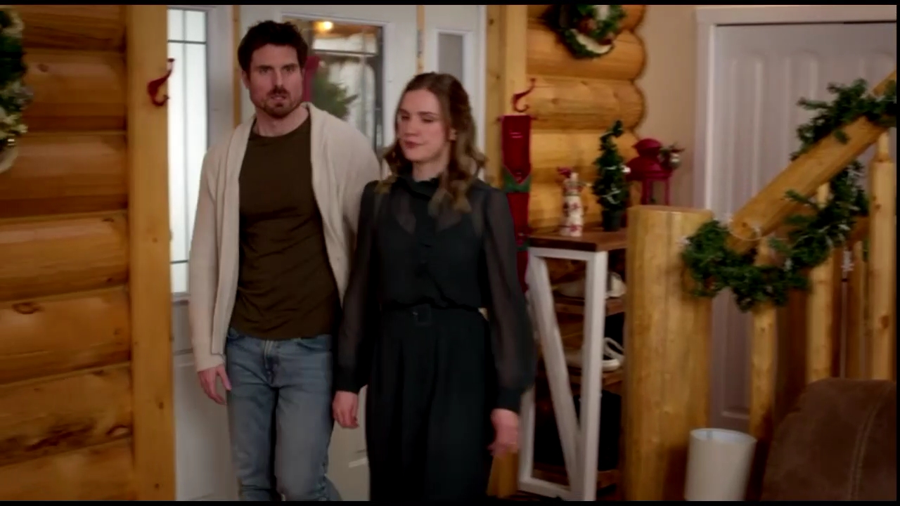 VampireDiariesWorld-CoupledUpForChristmas4039.jpg