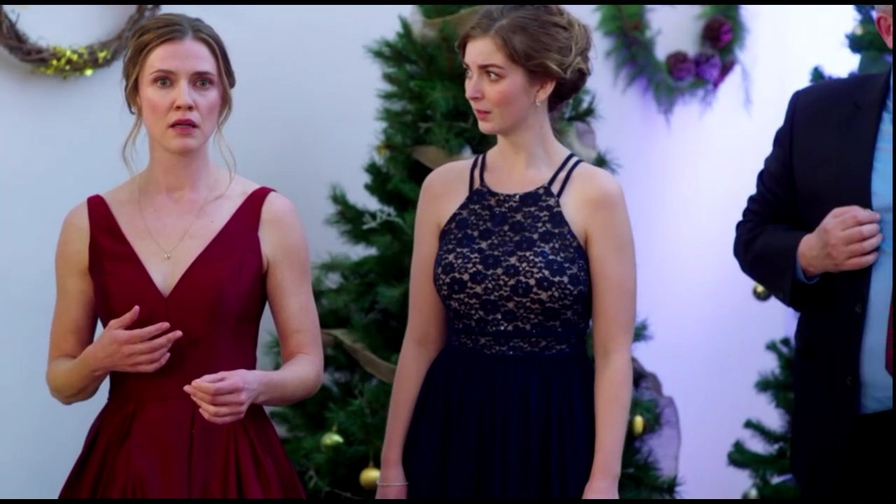 VampireDiariesWorld-CoupledUpForChristmas4619.jpg