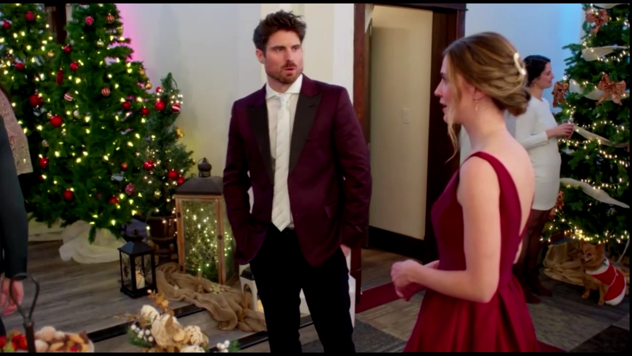 VampireDiariesWorld-CoupledUpForChristmas4835.jpg