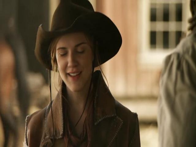 VampireDiariesWorld-dot-org_HannahsLaw1266.jpg