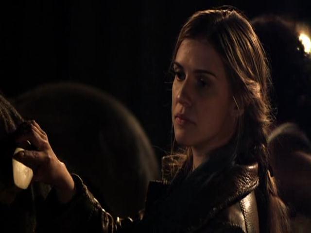 VampireDiariesWorld-dot-org_HannahsLaw3889.jpg