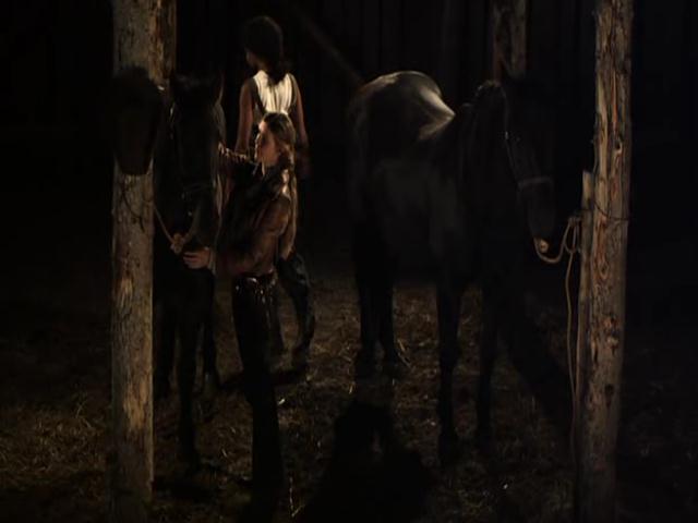 VampireDiariesWorld-dot-org_HannahsLaw3891.jpg