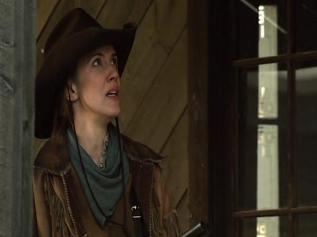 VampireDiariesWorld-dot-org_HannahsLaw4409.jpg