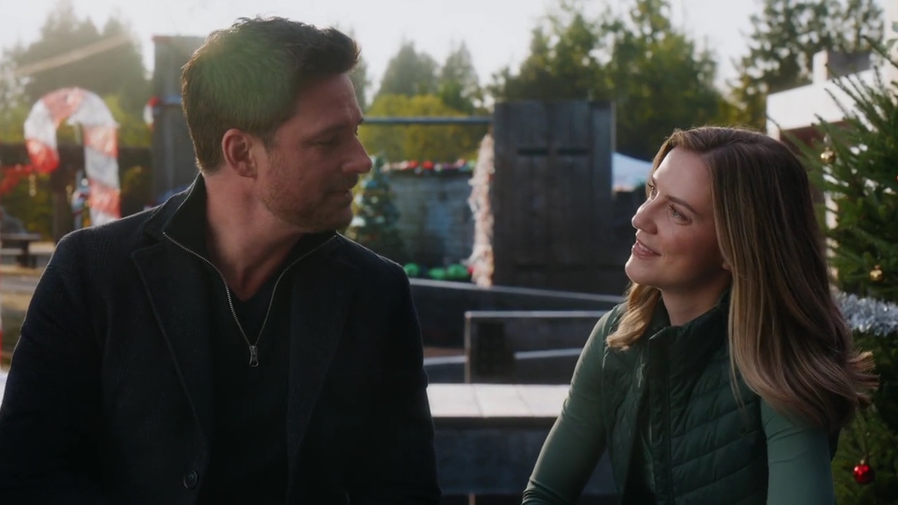 VampireDiariesWorld-dot-nl-HolidayRoad7000.jpg VampireDiariesWorld-dot-nl-HolidayRoad7000.jpg